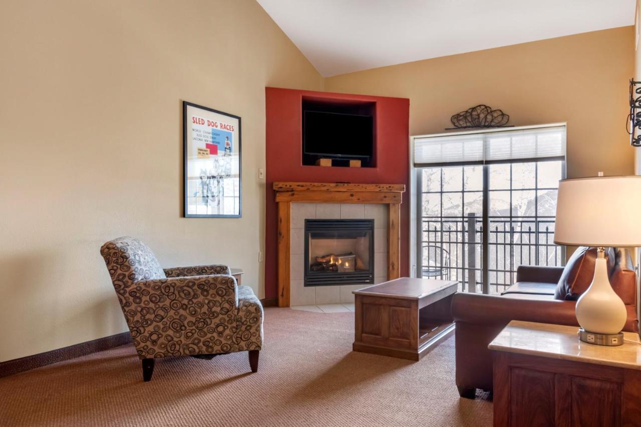 Mountain Edge Suites At Sunapee, Ascend Hotel Collection Mount Sunapee Extérieur photo